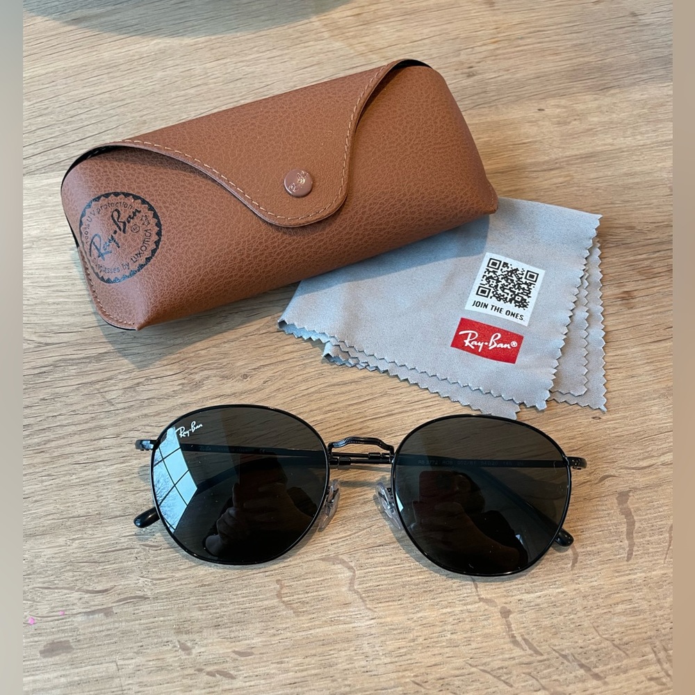 Woman’s Ray-Ban Round 50mm Metal Frame Sunglasses
